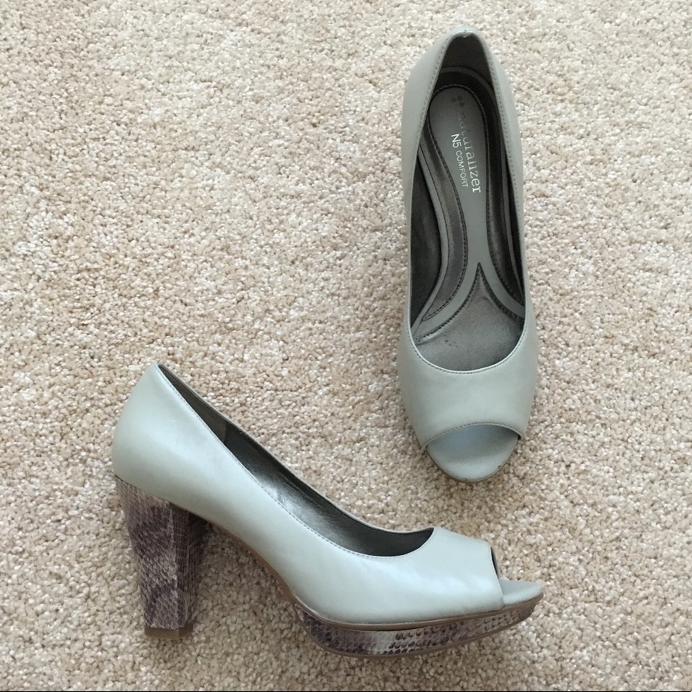 💕2xHP💕 EUC naturalizer open toe snakeskin heels
